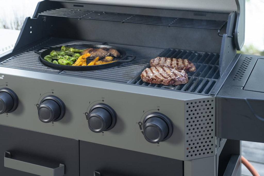 Mustang Gusseisenpfanne - zwei stabile Griffe für sicheres Handling auf Grill und Herd
