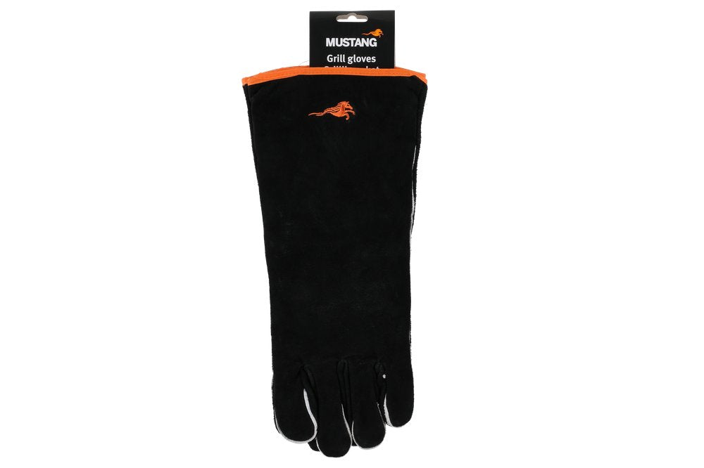 Mustang Leder-Grillhandschuhe Originalverpackung - schwarzer Lederhandschuh mit Mustang „Grill gloves" Etikett, weißer Hintergrund