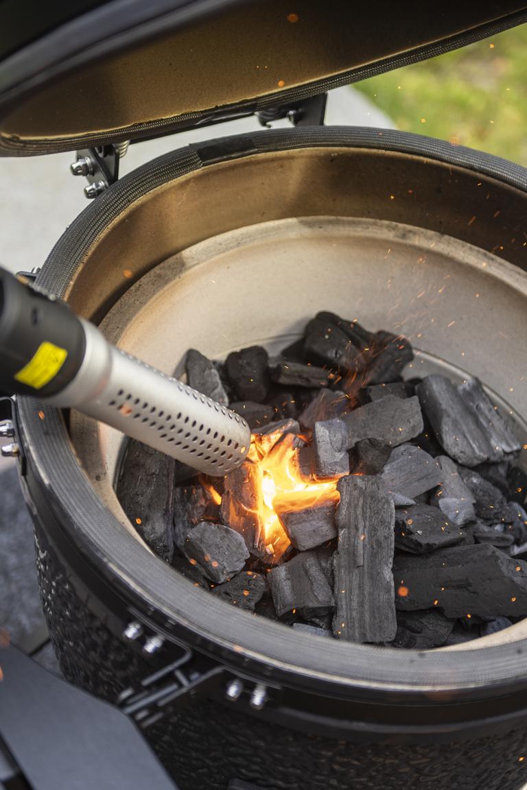Mustang Elektrischer Grillanzünder 2000W - Seitenansicht mit Stromkabel und Abstandshalter
