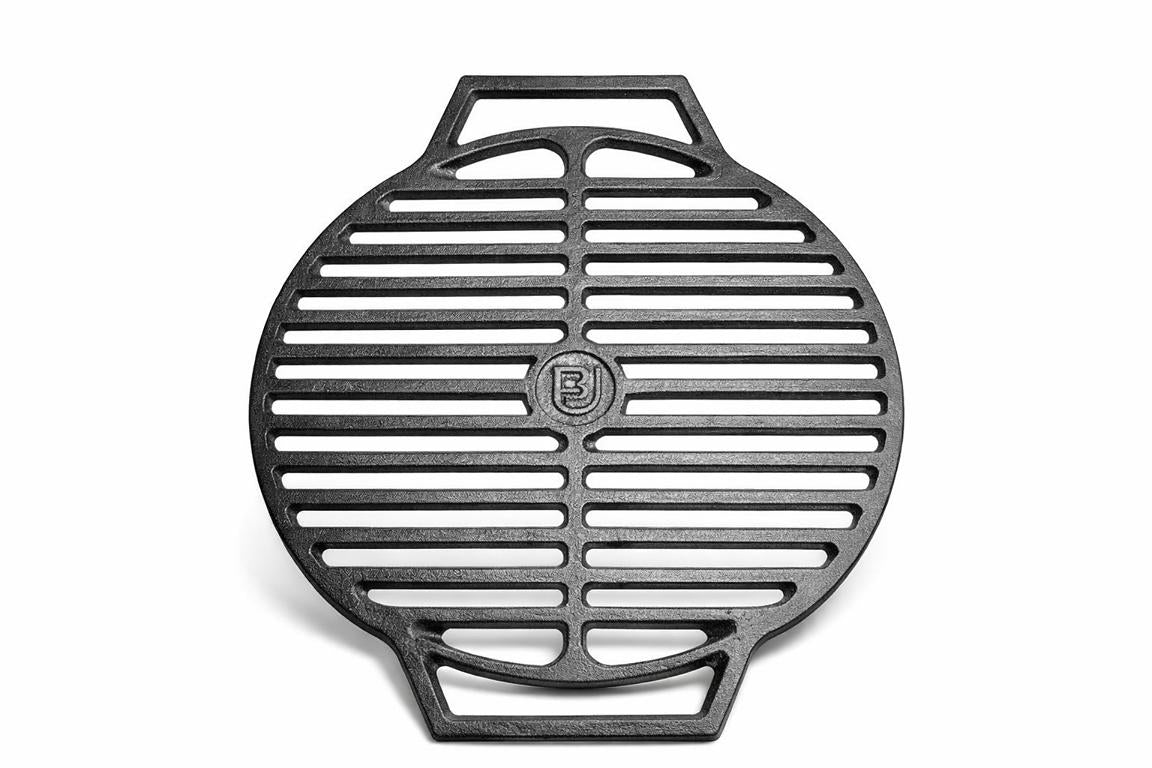 Gusseisen Grillrost Ø 44 cm - runde Draufsicht auf weißem Hintergrund, 2 seitliche Griffe, Daver Metall Logo