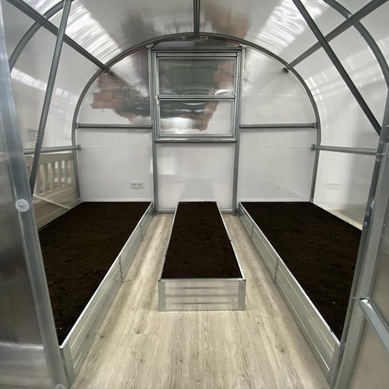 Hochbeet-Set im Tunnel-Gewächshaus – Frontalansicht mit drei Pflanzbeeten