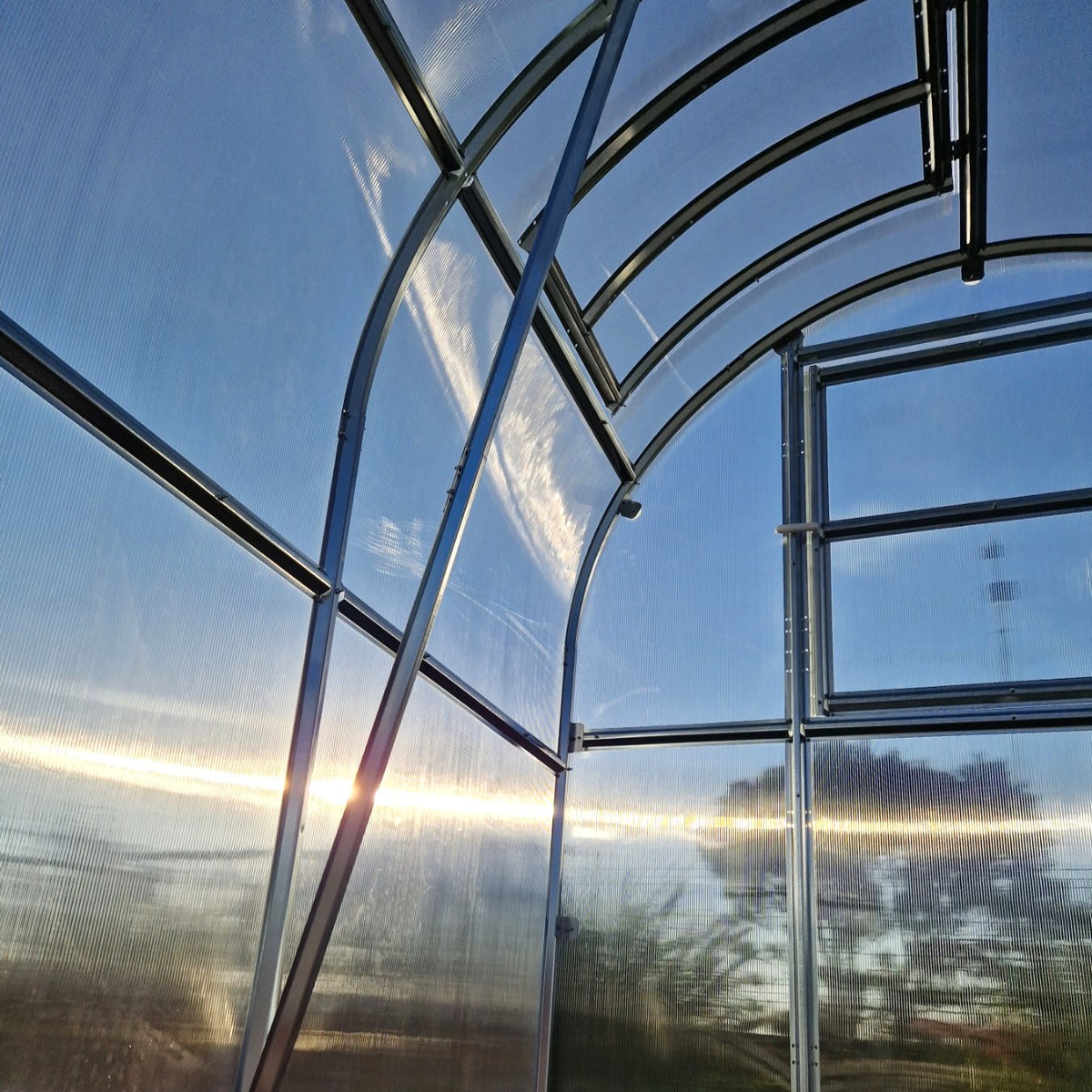 Klassisches Gewächshaus SLIM - profilierter Rahmen mit Fenster