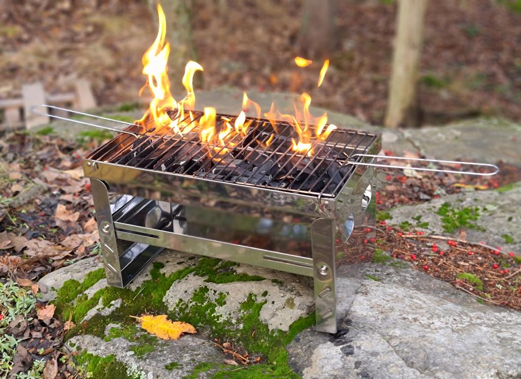 Holzkohlegrill aus Edelstahl, mit Tasche