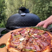 Kamado-gegrillte Pizza ist genauso lecker wie Ofen-gegrillte Pizza