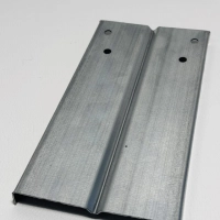 Verzinktes Metallprofil h-10 cm