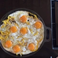 Die gusseiserne Pfanne eignet sich auch für Induktionsherde.