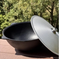 Gusseisen Kazan Schwarz mit Deckel