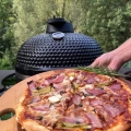 Kamado-gegrillte Pizza ist genauso lecker wie Ofen-gegrillte Pizza