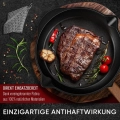 Eingebrannte Gusseisen-Pfanne mit Echtleder Griffschutz