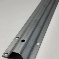 Rahmen	Verzinktes Metall, 1 mm; Omega-Profil 56 mm