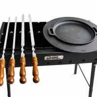 Universal einsetzbarer Mangal Grill mit Schaschlikspießen und Adapterringen für Kazan, Pfanne - vielseitiges Outdoor-Kochen auf Holzkohle im Garten