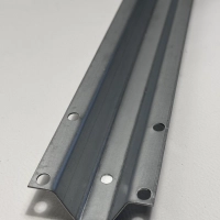 Rahmen	Verzinktes Metall, 1 mm; Omega-Profil 56 mm